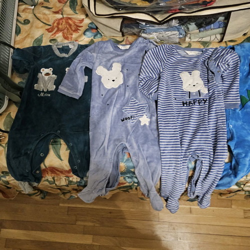 Baby rompers like new, pack of 6 for boys
