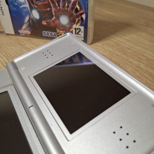 Nintendo DS Lite Silver like new with USB charging cable and game