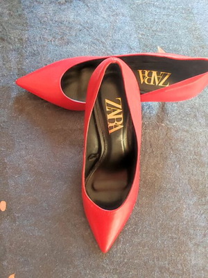 Zara red pointed pumps like new, size 37