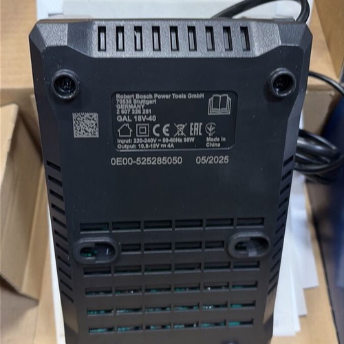 Bosch GAL 18V-40 original charger new (18V, 4.0A, 3-year warranty)