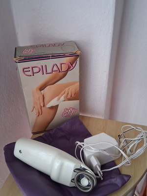 Epilady hair removal device 1986 model like new with transformer and carrying pouch