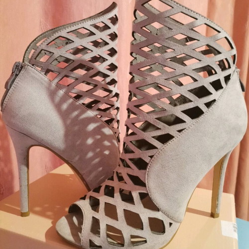 Gray mouse high-heeled sandals size 40 like new with thin heel