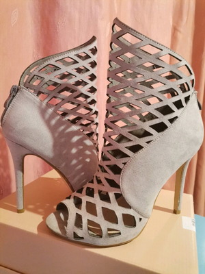 Gray mouse high-heeled sandals size 40 like new with thin heel