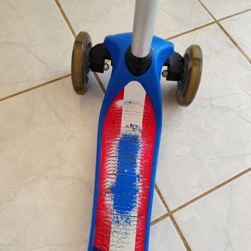 Globber kids scooter used, three-wheeled, blue, for ages 3+
