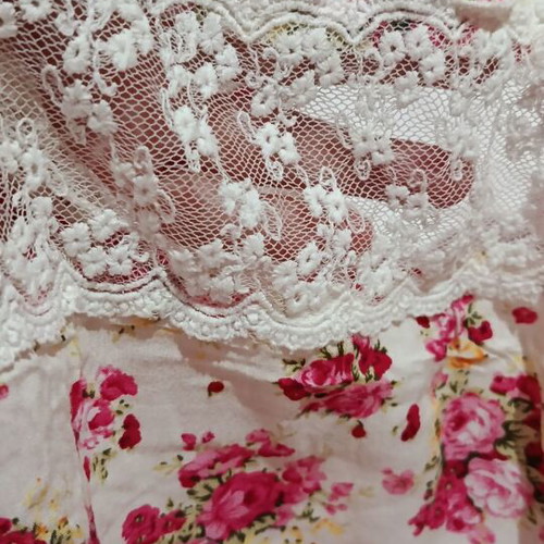 Airy blouse used, one size, floral with lace details