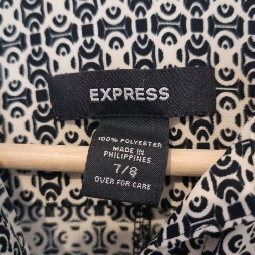 Dress like new, straight cut with elbow-length sleeves