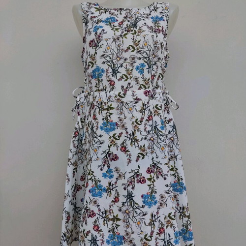 Floral dress white like new, size 42 with side opening