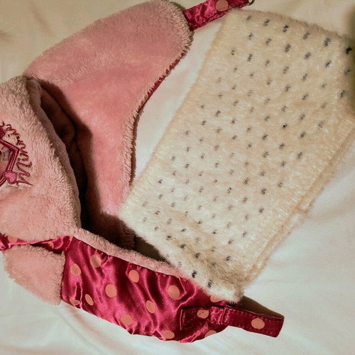 Obaibi hat and neck warmer like new for 1-3 years old