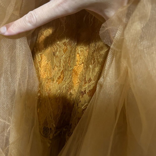 Formal dress like new, gold color, size M-L with tulle and lace