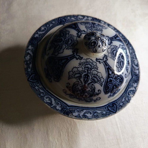 Wedgwood & Co Orient bathroom set used, porcelain toothbrush holder and soap dish