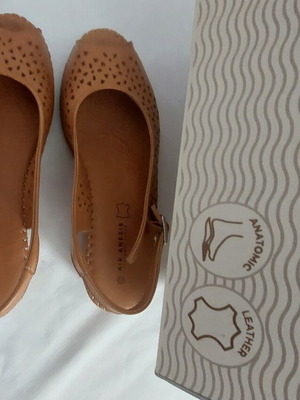 Air Anesis leather sandals size 41 new, tan color, women's