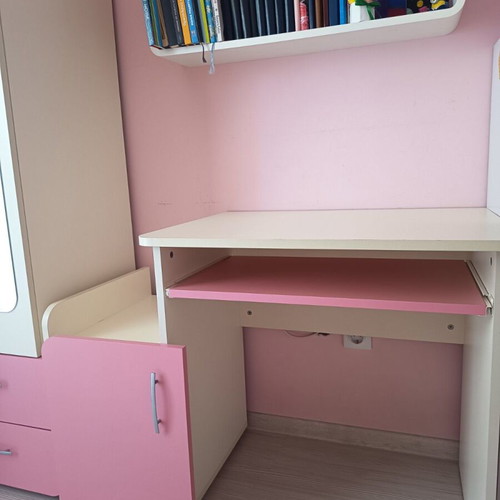 Children's bedroom furniture set like new, girl