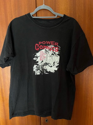 Κοντομάνικη comics μεταχειρισμένη, μαύρη, σε μέτρια κατάσταση