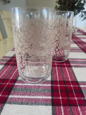 5 water glasses