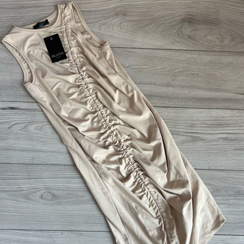 Beige dress new, unworn size M