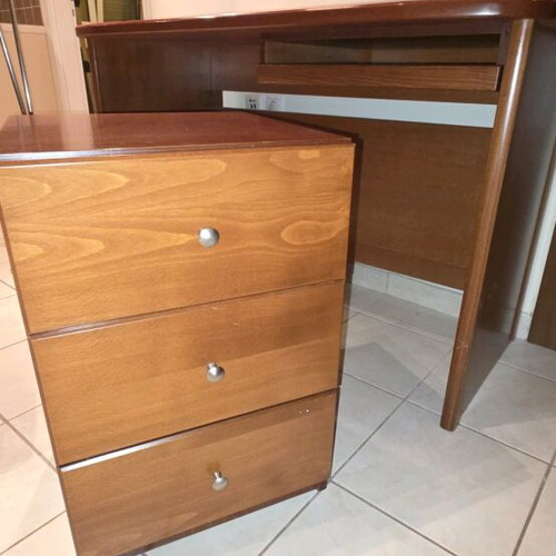 Wooden desk like new with drawer unit and keyboard mechanism