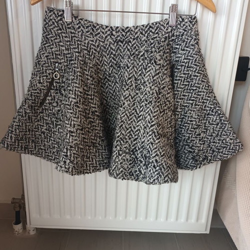 Oneonone skirt like new, size S, black and white