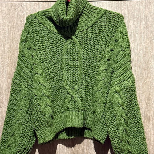 Turtleneck sweater like new, thick knit, green