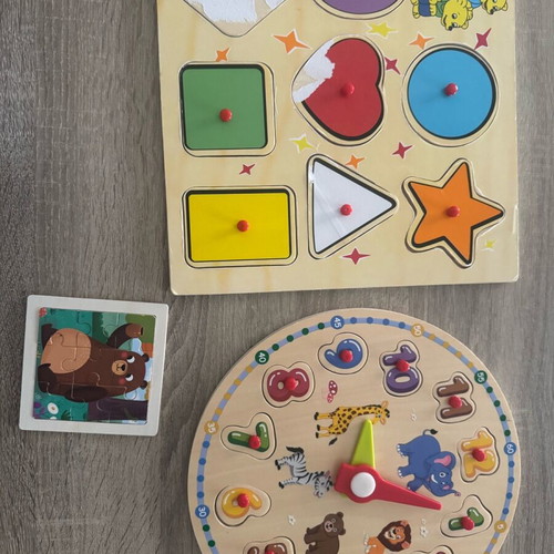 Wedge puzzles and small puzzle used, pack together