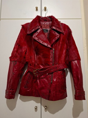Azzaro Paris vintage σακάκι από δέρμα μοσχαριού με γούνα σε κόκκινο, μέγεθος 36