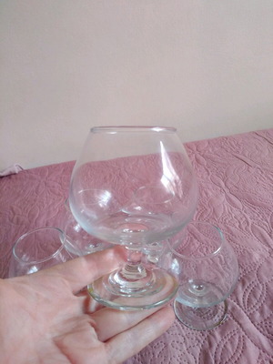 Vintage set of 5 stemmed glasses for wine like new