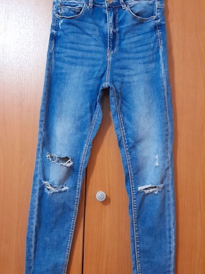 Stradivarius γυναικείο ψηλόμεσο skinny τζιν με σκισίματα σε μπλε, μέγεθος M