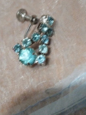 Single earring like new, turquoise, dated 1970