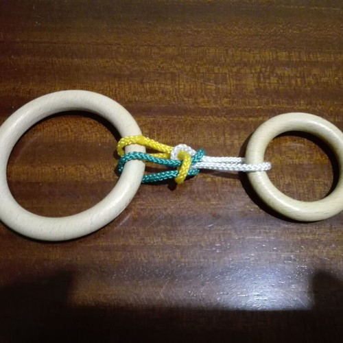 Puzzle rings like new with wooden rings