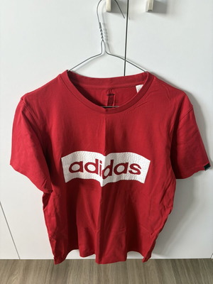 Adidas unisex red short-sleeve T-shirt size M