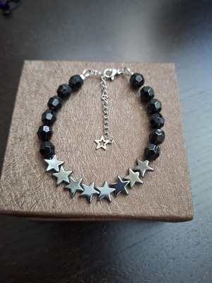 Bracelet with stainless steel stars and black acrylic beads