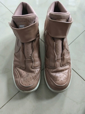 Nike athletic shoes used, leather, size 39, powder pink