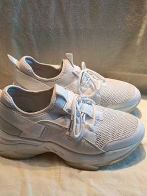 Kendall + Kylie sneakers like new, white, size 41