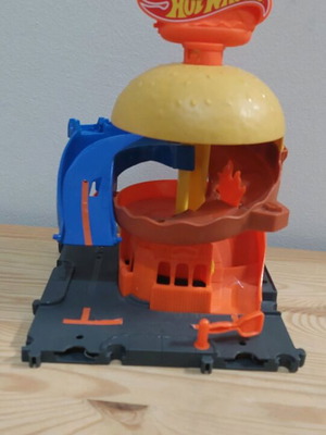 Hot Wheels Burger track like new