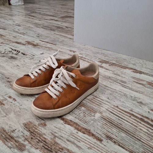 Toutounis leather sneaker Greek made like new, tan with gold