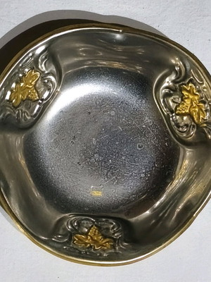 Silver-plated container like new, 19 cm diameter and 6 cm height