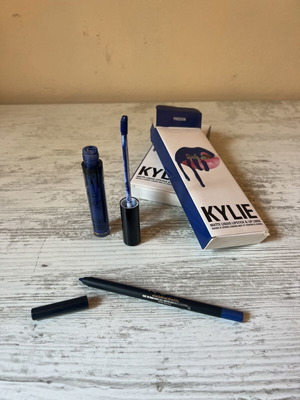 Kylie Cosmetics lipstick and pencil set Freedom with chocolate scent new