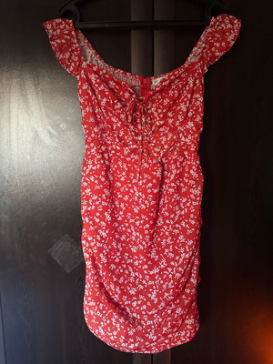 Floral dress like new, size L, red