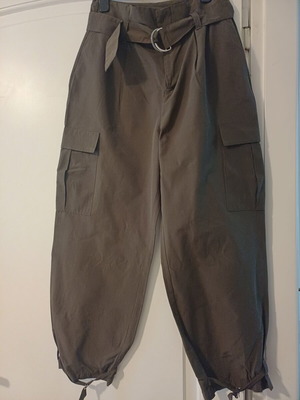 Zara pants size M like new, olive green with belt and pockets