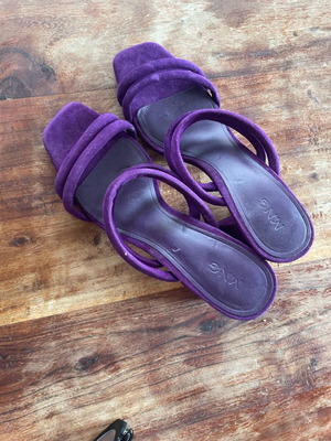 Purple sandals size 37 like new