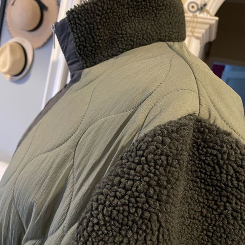 Only jacket new with two-tone design and Sherpa sleeves size medium