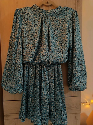 Mini dress new printed with shoulder pads and belt