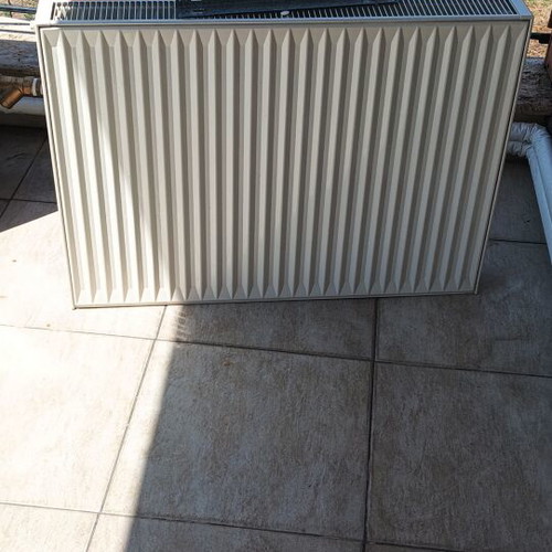 Radiator like new, dimensions 10cm thickness, 65cm height, 89cm length