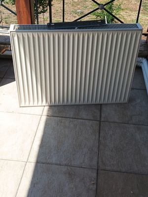 Radiator like new, dimensions 10cm thickness, 65cm height, 89cm length