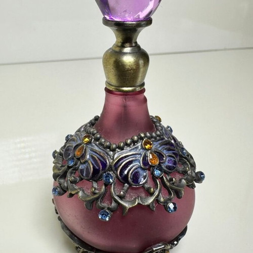 Vintage ornate perfume bottle Yufeng 25ml purple