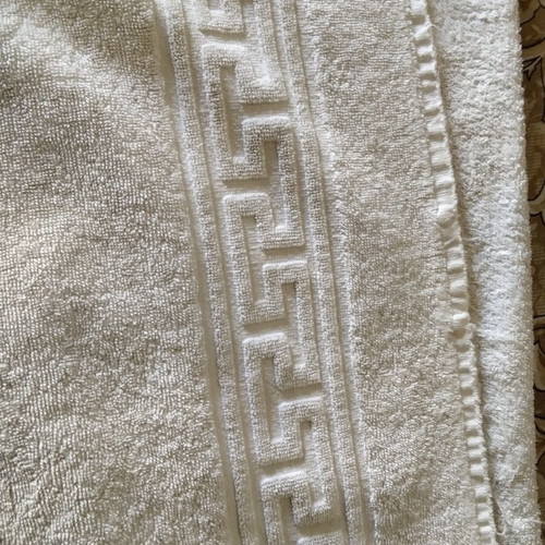 Bath towels set of 4, like new