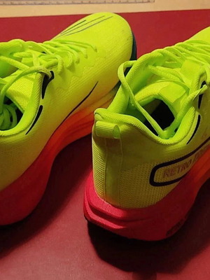 Retro Trend running shoes size 43, yellow and orange