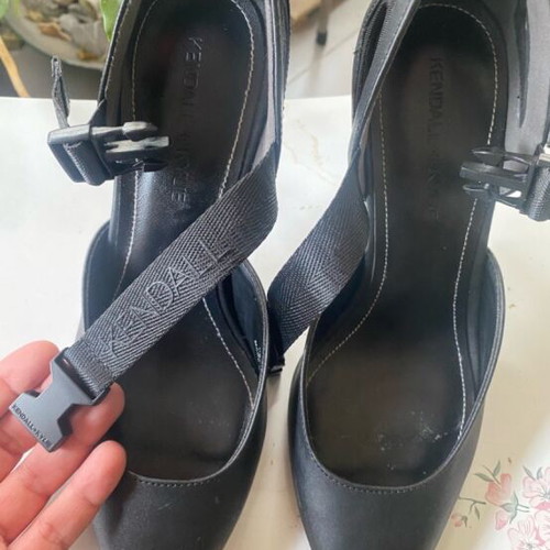 Kendall & Kylie pumps new, black, size 39 with strap