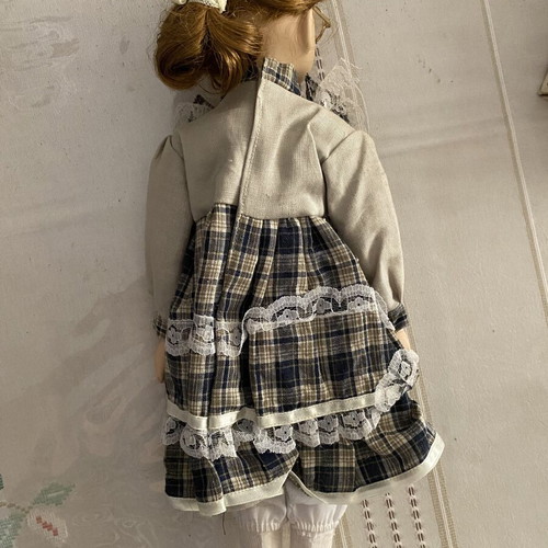 Lauren Elizabeth Antique Doll Collection porcelain doll like new with box