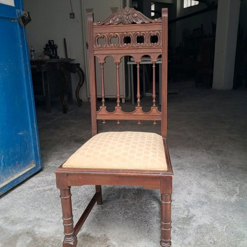 Wooden classic chair with carved back like new