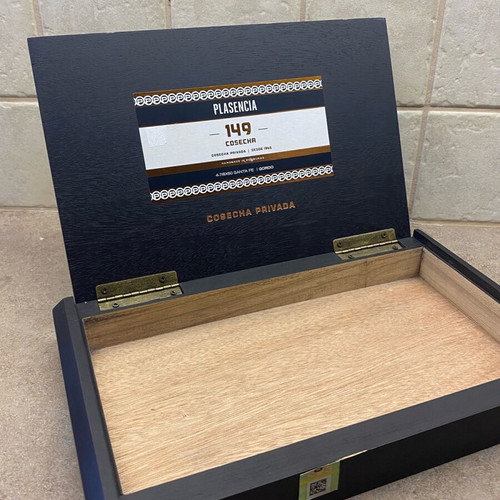Plasencia Cosecha 149 Santa Fe cigar box like new, black wood